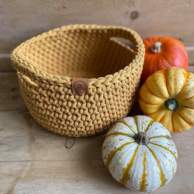 Crochet basket with handles